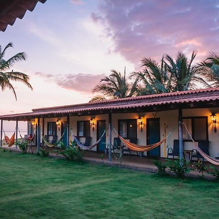 Beach Break Hotel & Surf Camp De ปลายาเวเนา ภายนอก รูปภาพ