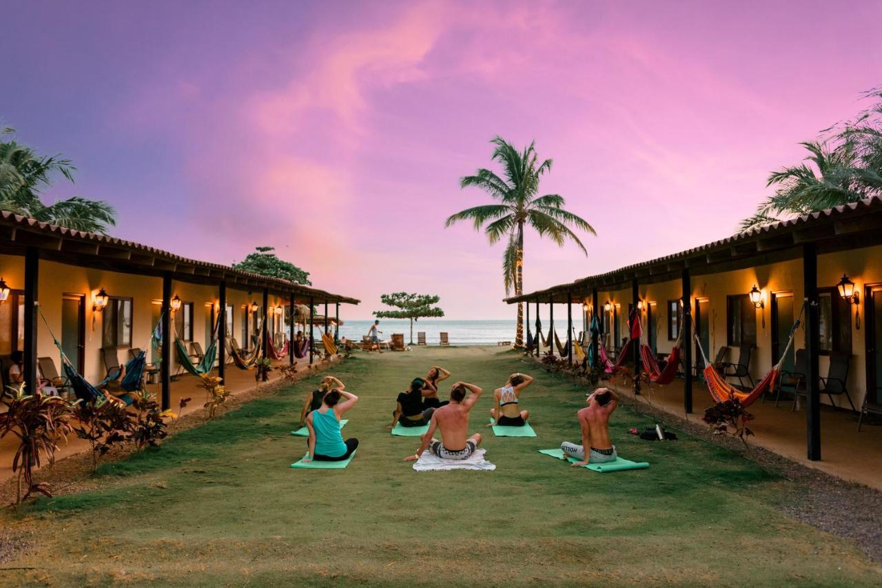 Beach Break Hotel & Surf Camp De ปลายาเวเนา ภายนอก รูปภาพ
