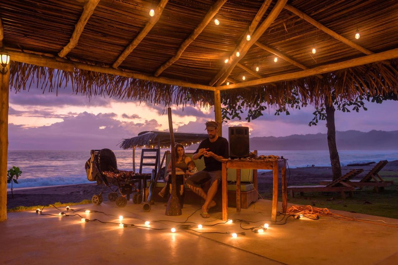 Beach Break Hotel & Surf Camp De ปลายาเวเนา ภายนอก รูปภาพ
