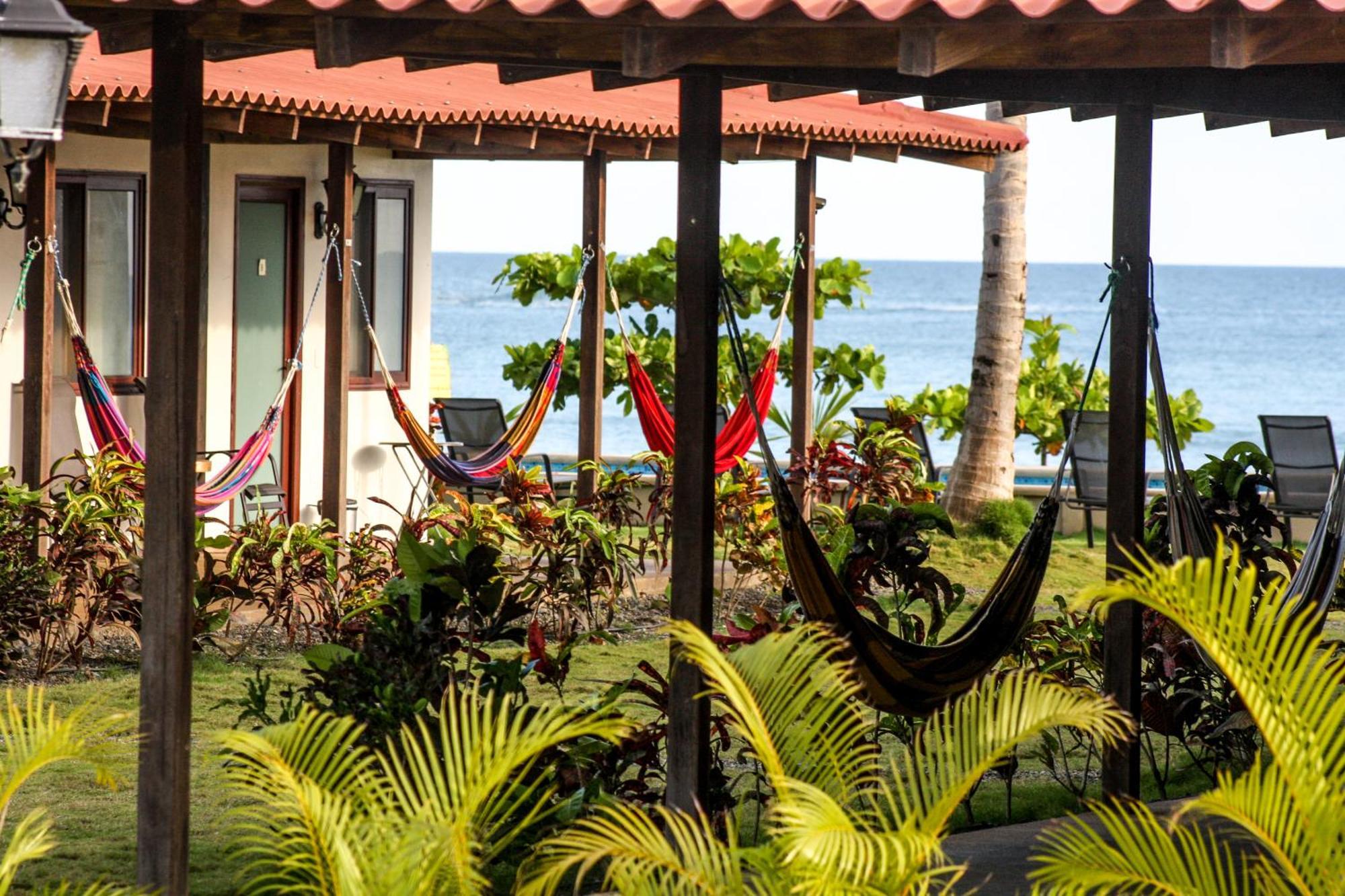Beach Break Hotel & Surf Camp De ปลายาเวเนา ภายนอก รูปภาพ