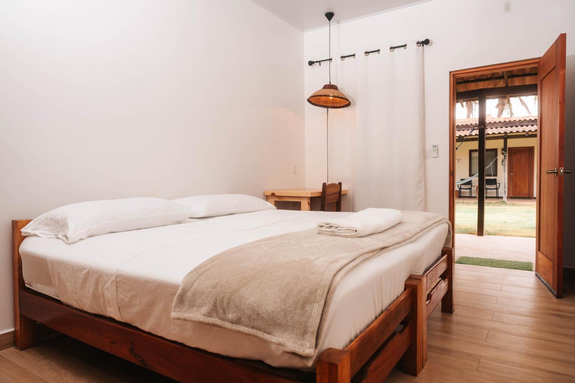 Beach Break Hotel & Surf Camp De ปลายาเวเนา ภายนอก รูปภาพ