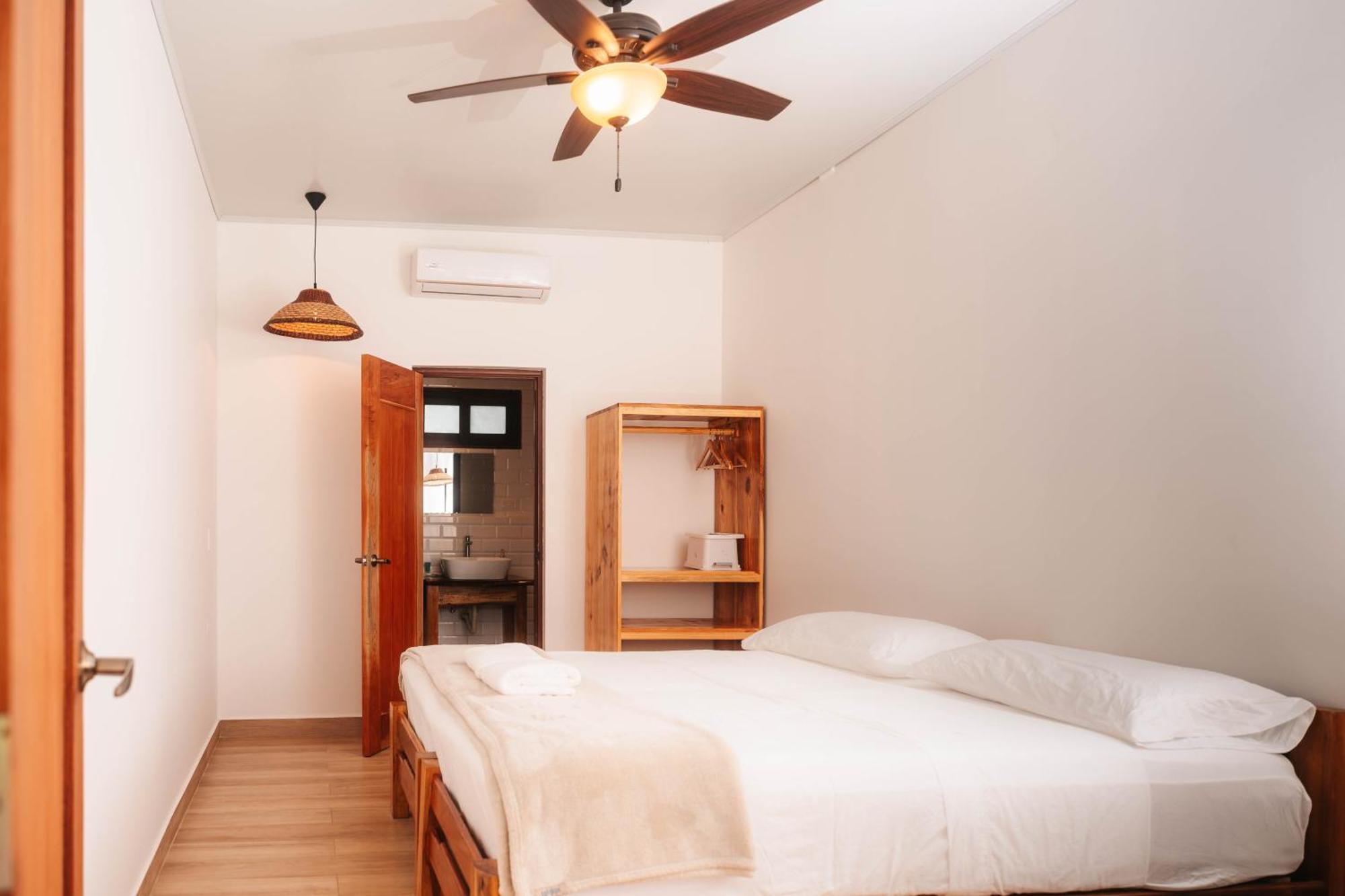 Beach Break Hotel & Surf Camp De ปลายาเวเนา ภายนอก รูปภาพ