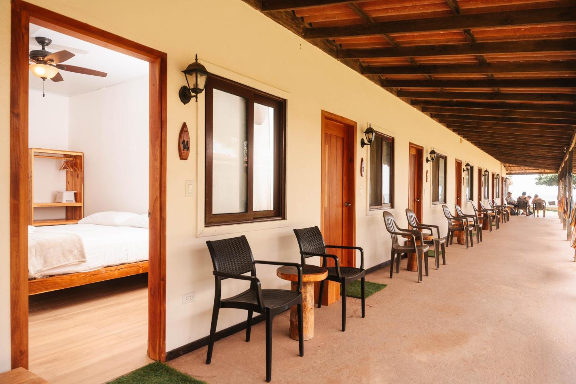 Beach Break Hotel & Surf Camp De ปลายาเวเนา ภายนอก รูปภาพ
