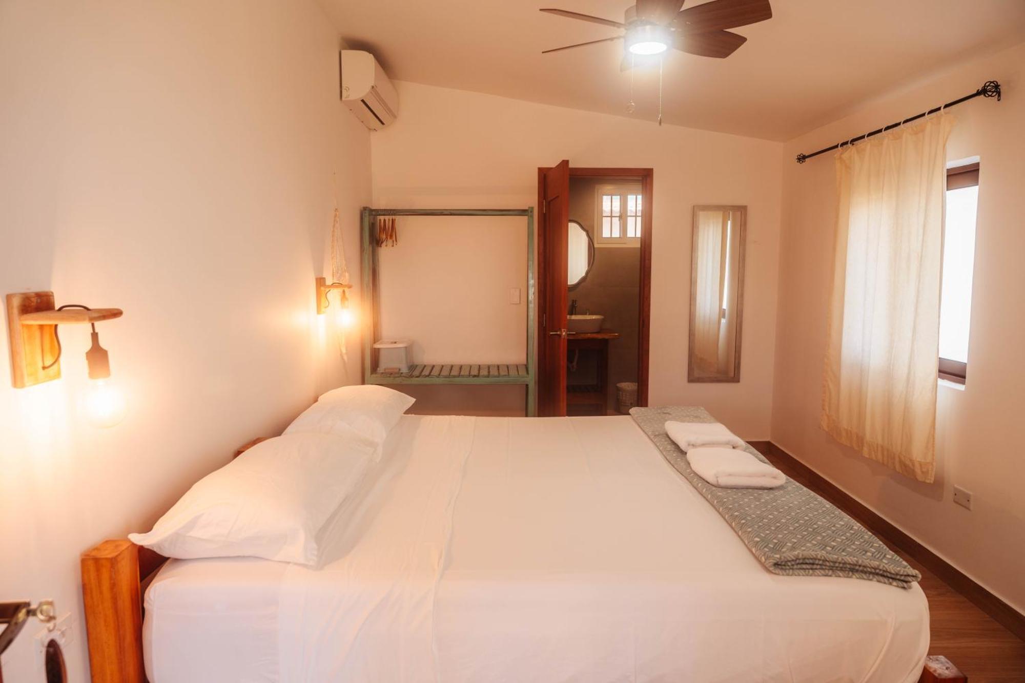 Beach Break Hotel & Surf Camp De ปลายาเวเนา ภายนอก รูปภาพ