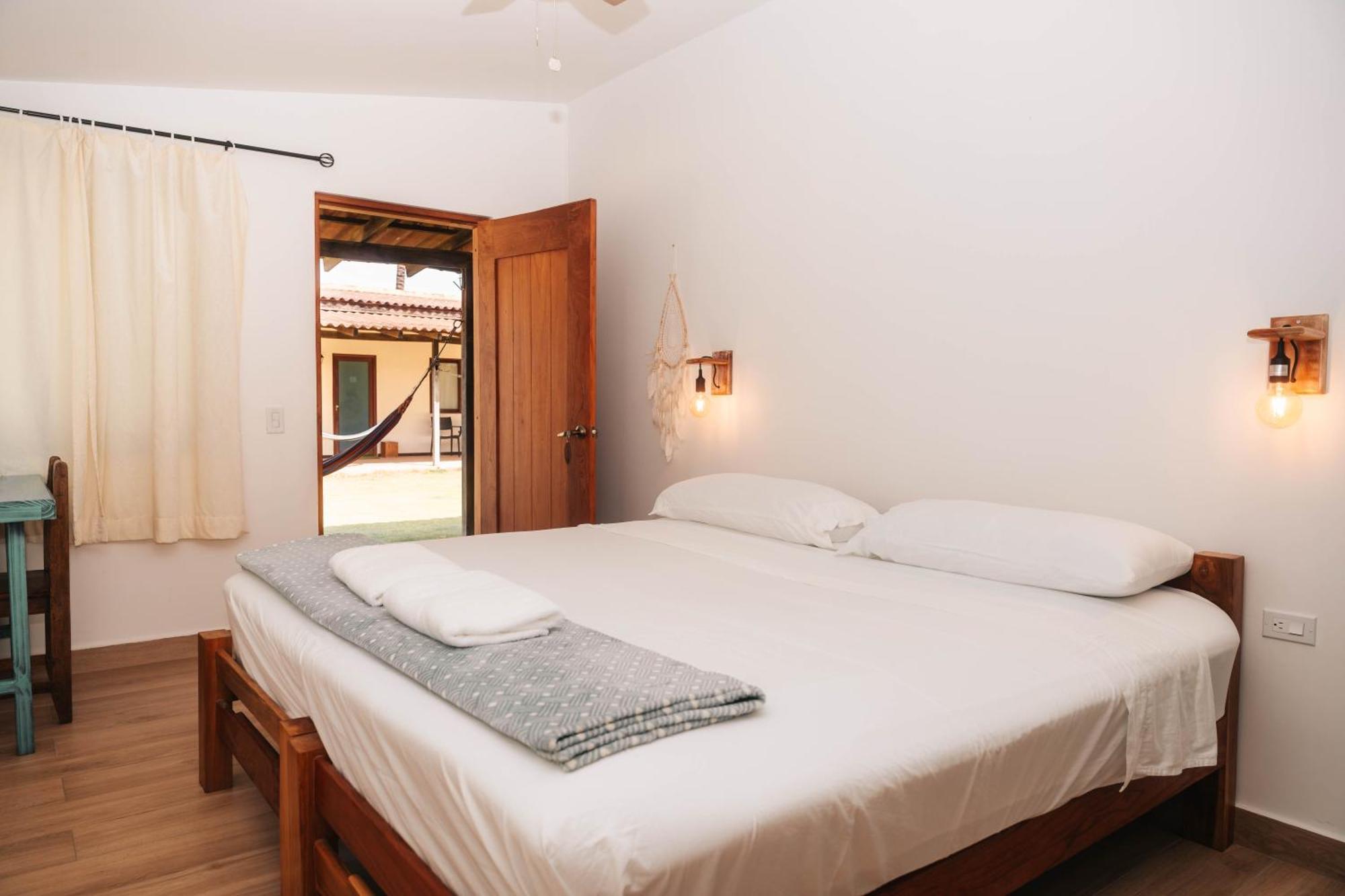 Beach Break Hotel & Surf Camp De ปลายาเวเนา ภายนอก รูปภาพ