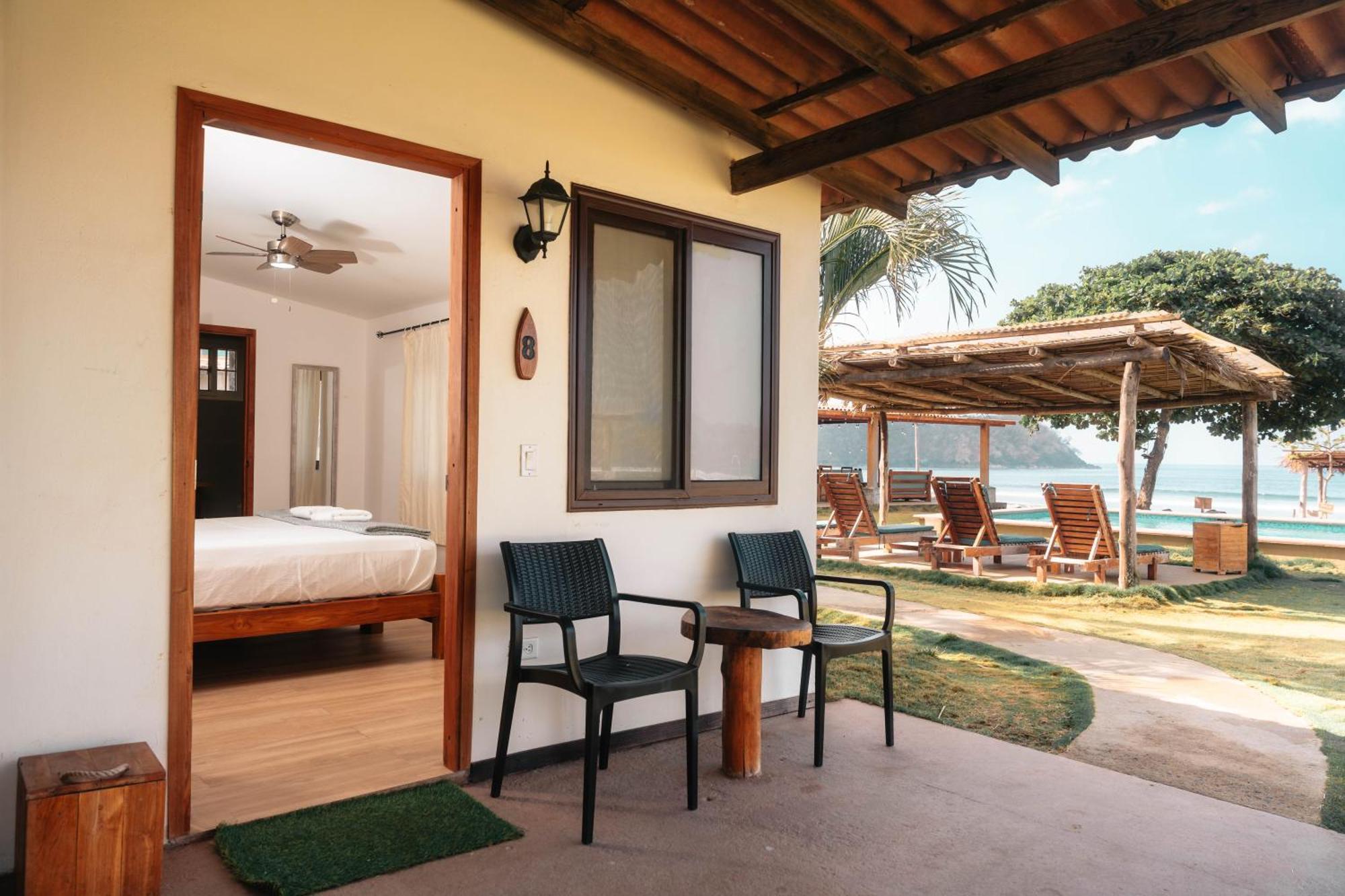Beach Break Hotel & Surf Camp De ปลายาเวเนา ภายนอก รูปภาพ