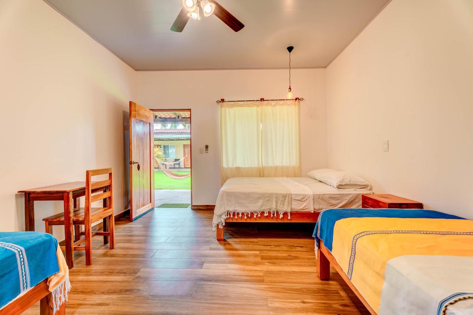 Beach Break Hotel & Surf Camp De ปลายาเวเนา ภายนอก รูปภาพ
