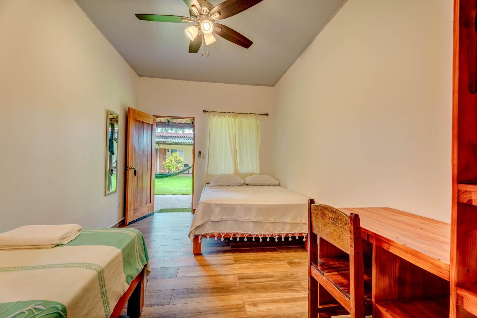 Beach Break Hotel & Surf Camp De ปลายาเวเนา ภายนอก รูปภาพ