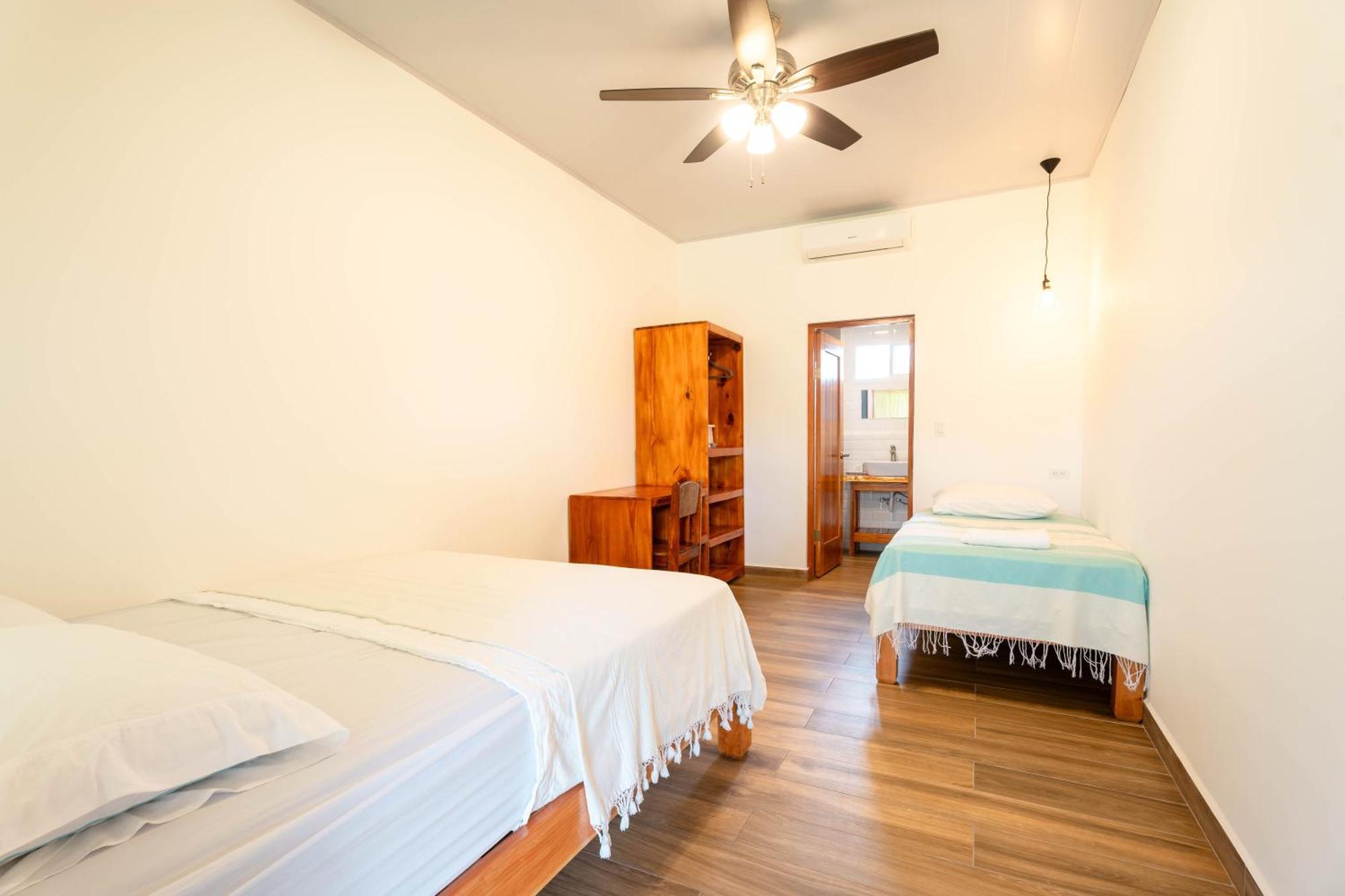 Beach Break Hotel & Surf Camp De ปลายาเวเนา ภายนอก รูปภาพ