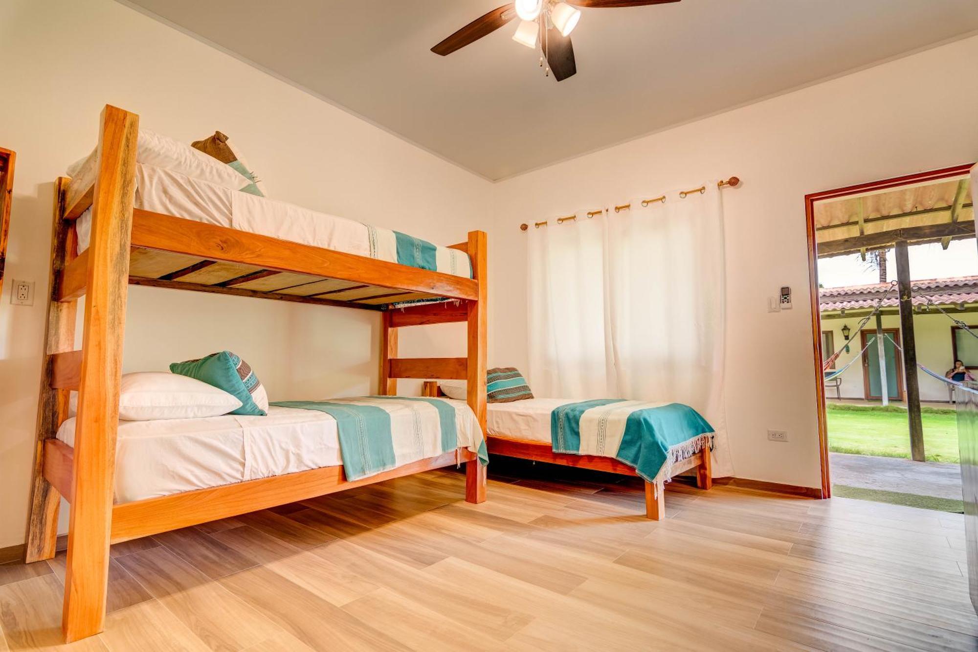 Beach Break Hotel & Surf Camp De ปลายาเวเนา ภายนอก รูปภาพ