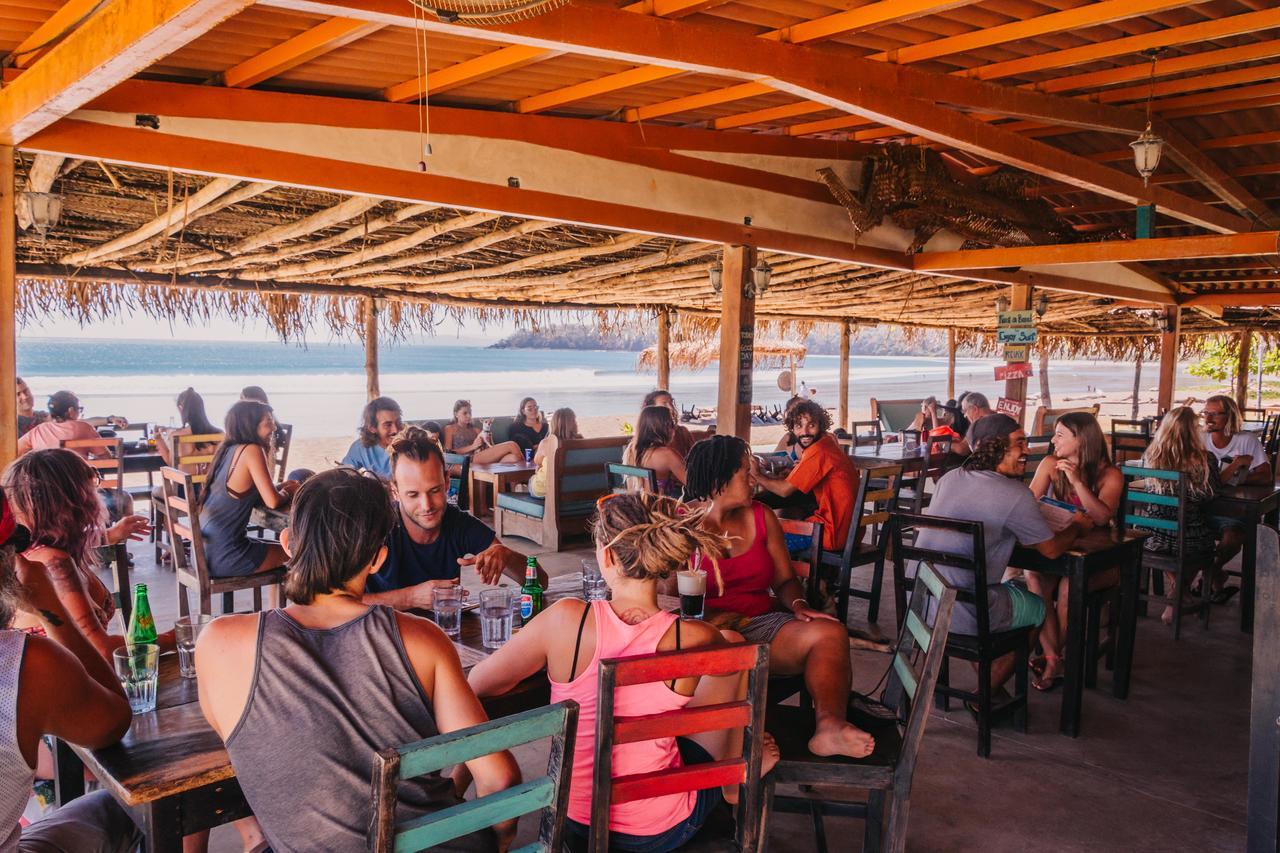 Beach Break Hotel & Surf Camp De ปลายาเวเนา ภายนอก รูปภาพ