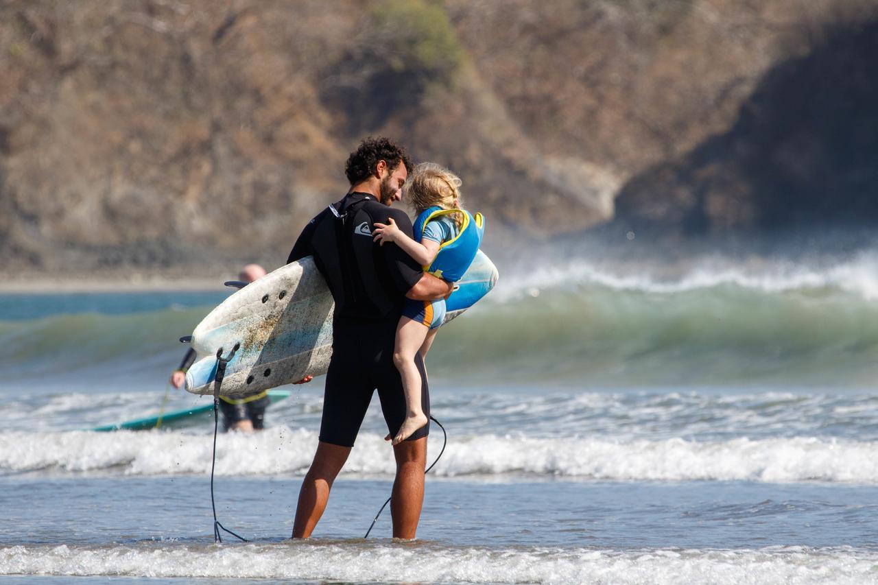 Beach Break Hotel & Surf Camp De ปลายาเวเนา ภายนอก รูปภาพ